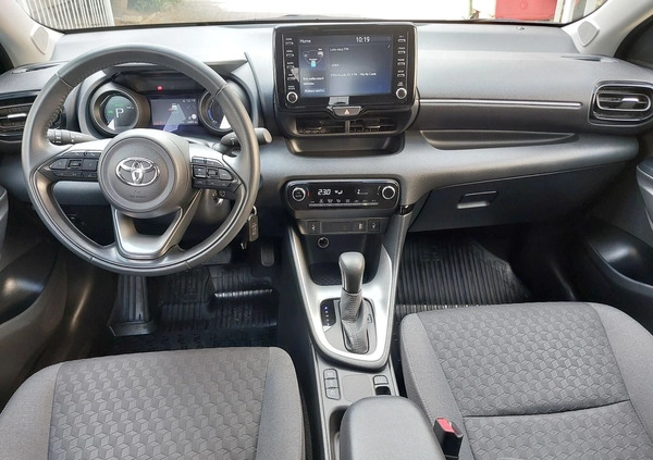 Toyota Yaris cena 92900 przebieg: 16068, rok produkcji 2022 z Knyszyn małe 379